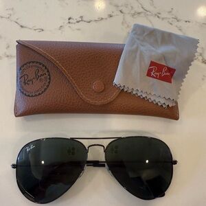Ray-Ban Black Aviator Sunglasses with Brown Case
